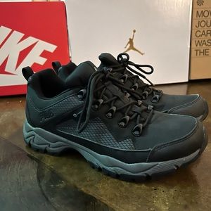Women’s 9 Fila shoes